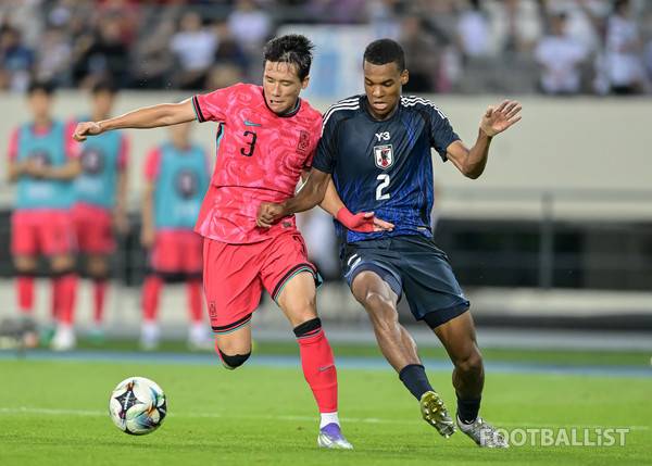 이태석(왼쪽, 남자 축구대표팀), 모치즈키 헨리 히로키(일본). 서형권 기자