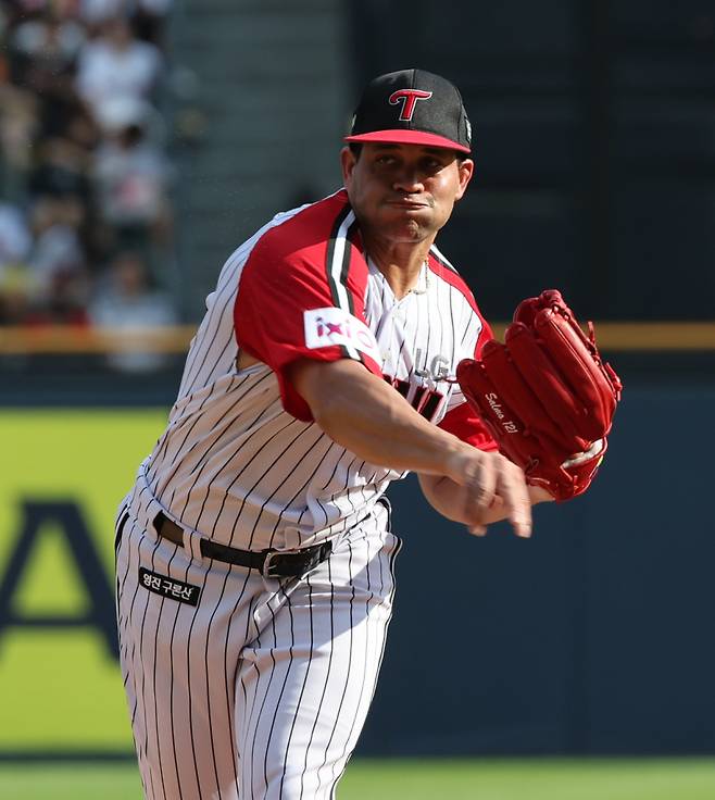 29일 오후 잠실야구장에서 열린 2025 프로야구 KIA와 LG 경기. LG 선발 치리노스가 역투하고 있다. 잠실=정시종 기자 capa@edaily.co.kr /2025.06.29.