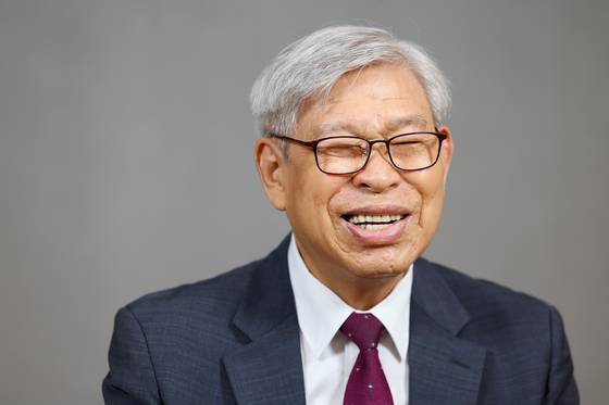 성백효 해동경사연구소 소장이 평생의 과업인 사서삼경의 완역을 끝냈다. 김현동 기자