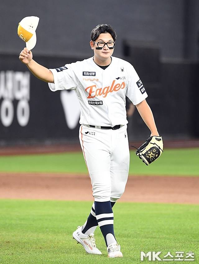 김서현이 올스타전에서 팬들에게 인사하고 있다. 사진=천정환 기자