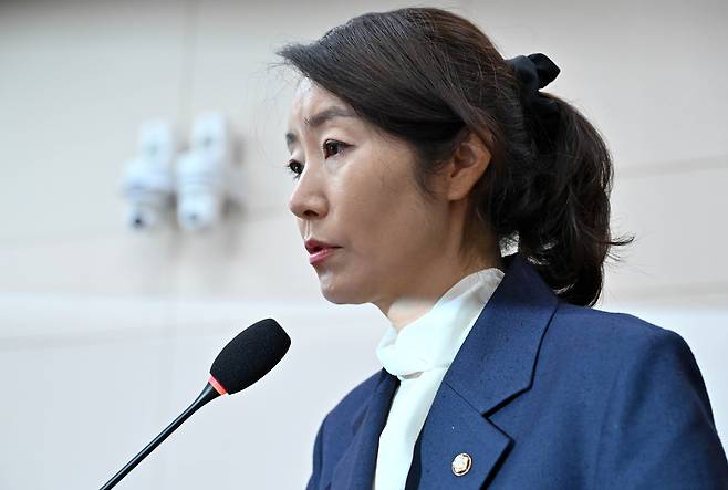 강선우 여성가족부 장관 후보자가 14일 오전 서울 여의도 국회 여성가족위원회에서 열린 인사청문회에서 모두발언을 하고 있다. 임세준 기자