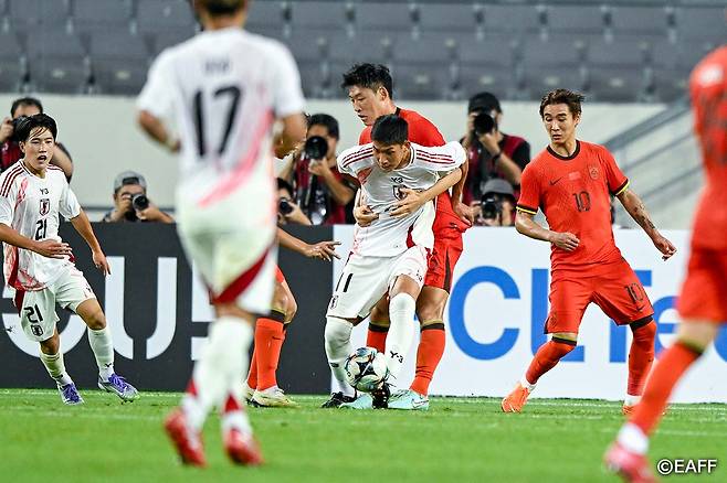 지난 12일 용인미르스타디움에서 열린 중국(빨간색)과 일본의 2025 동아시아축구연맹(EAFF) E-1 챔피언십(동아시안컵) 경기 모습. /사진=EAFF 제공