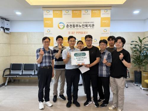 ◇한국산업인력공단 강원지사(지사장:김정희)는 지난 10일 춘천동부노인복지관(관장:김종세)이 실시하는 ‘리마인드 런치 버킷 챌린지’ 사업에 참여했다.