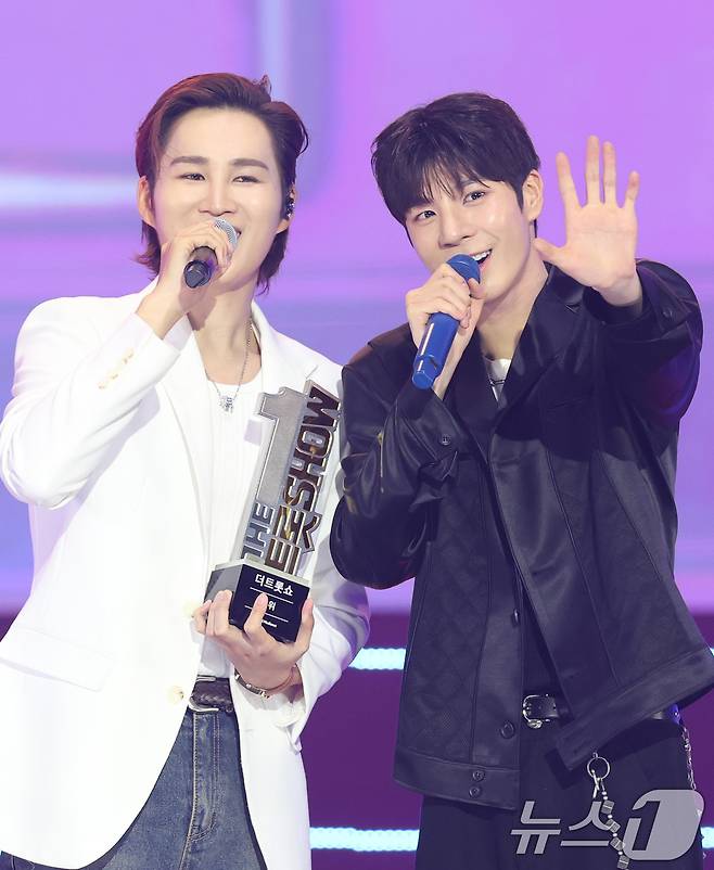 가수 김희재와 정동원(오른쪽) ⓒ News1