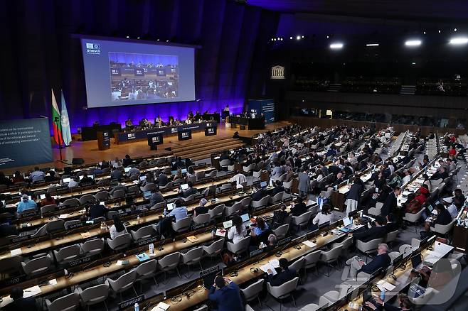 16일(한국시간) 프랑스 파리 유네스코 본부에서 열린 제47차 유네스코 세계유산위원회에서 차기 세계유산위원회 개최지로 대한민국 부산이 확정되고 있다. 2025.7.16/뉴스1 ⓒ News1 이준성 기자