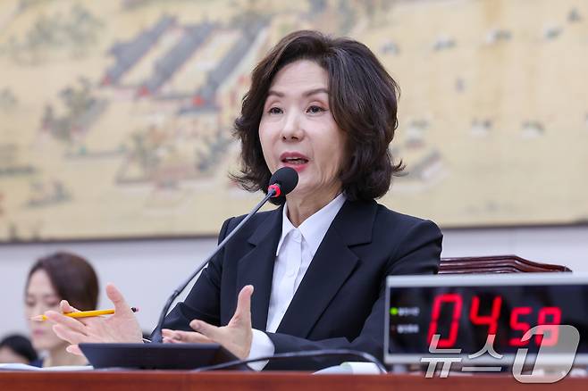 이진숙 사회부총리 겸 교육부 장관 후보자가 16일 오전 서울 여의도 국회 교육위원회에서 열린 인사청문회에 출석해 의원 질의에 답하고 있다. 2025.7.16/뉴스1 ⓒ News1 안은나 기자