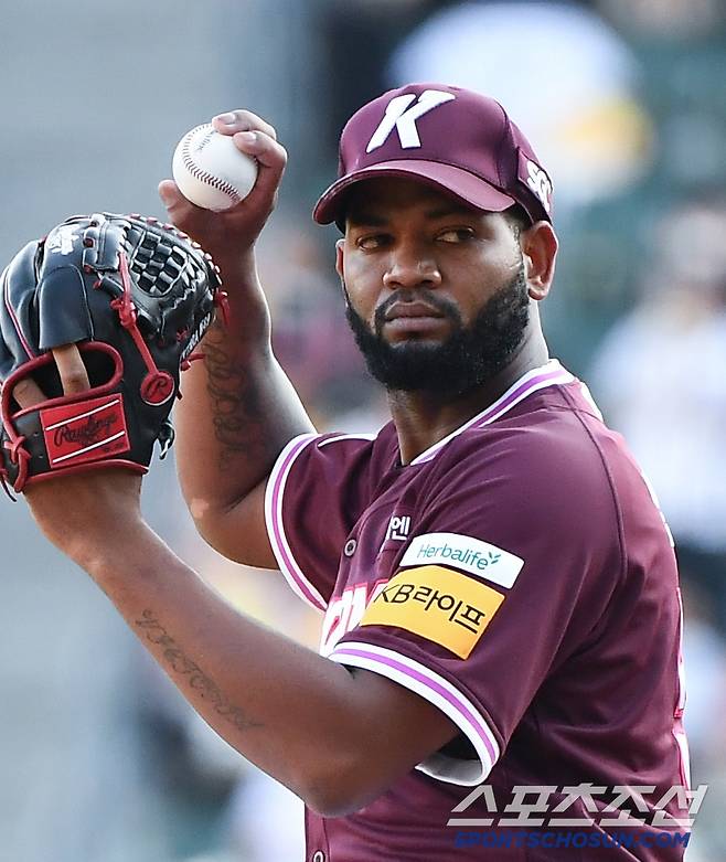 10일 서울 잠실구장에서 열린 키움-LG전. 키움 선발투수 알칸타라가 투구하고 있다. 잠실=정재근 기자 cjg@sportschosun.com/2025.7.10/