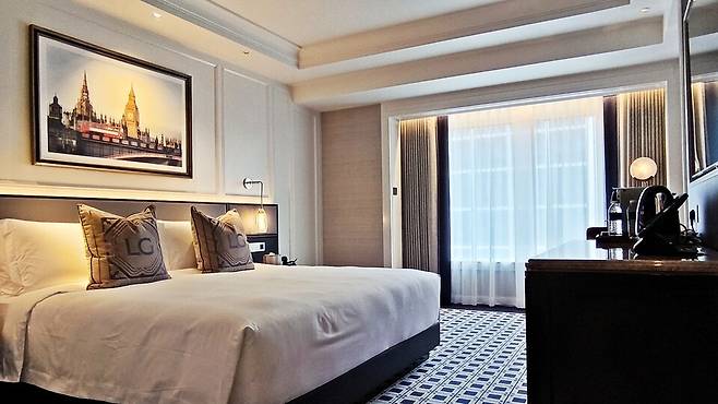 우아한 타운하우스 스타일로 꾸민 런더너 그랜드 객실