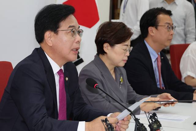 송언석 국민의힘 비상대책위원장 겸 원내대표가 16일 국회 본청에서 기자간담회를 열어 강선우 여성가족부 장관 후보자의 사퇴를 요구하는 등 인사청문회 관련 입장을 밝히고 있다.<연합뉴스 사진>