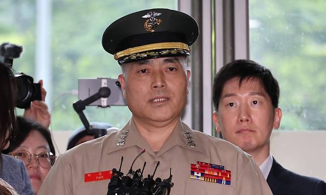 박정훈 대령이 16일 오후 서울 서초구 순직해병 특검 사무실로 출석 하고 있다. 정용일 선임기자 yongil@hani.co.kr