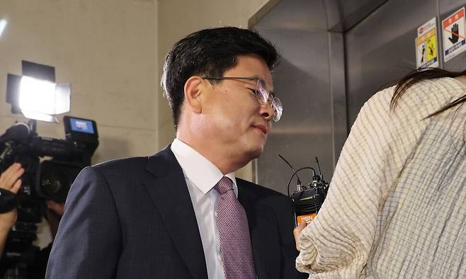 강의구 전 대통령실 부속실장이 16일 오후 서울 서초구에 마련된 채상병 특검 사무실로 출석 하고 있다. 정용일 선임기자 yongil@hani.co.kr