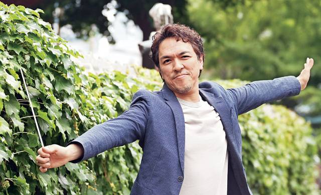 클래식계에서 경쾌하면서도 친근한 캐릭터를 만들어가고 있는 백윤학 서울페스타필하모닉 지휘자를 최근 서울 중구 문화일보에서 만나 인터뷰했다. 박윤슬 기자