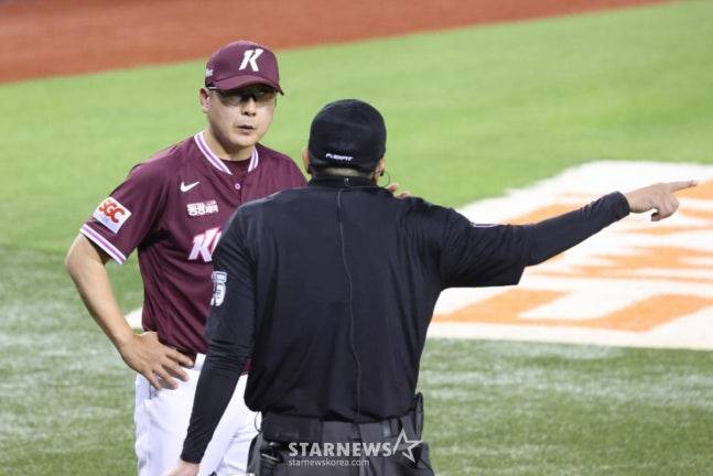 키움 홍원기(왼쪽) 감독. /사진=김진경 대기자