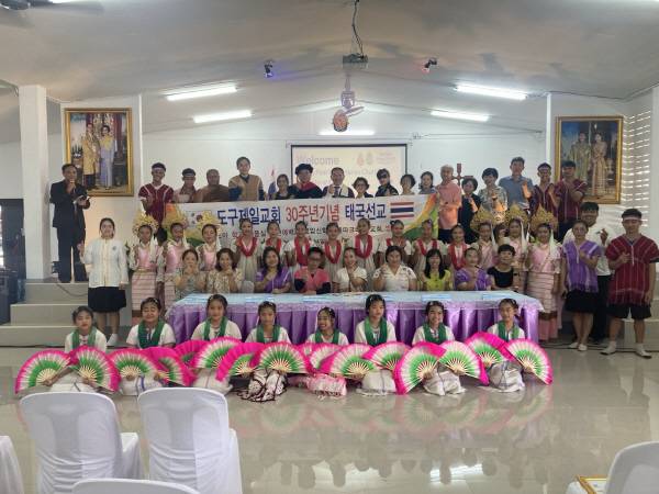 도구제일교회가 창립 30주년을 맞아 15일 태국 치앙마이의 공립학교에 강당을 건립하고 이를 봉헌하는 기념 예배를 드렸다. 독자 제공