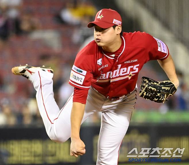10일 잠실야구장에서 열린 SSG와 LG의 경기, SSG 조병현이 역투하고 있다. 잠실=허상욱 기자wook@sportschosun.com/2025.06.10/