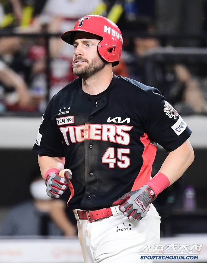 9일 대전 한화생명 볼파크에서 열린 한화와 KIA의 경기. 8회 한화 한승혁 상대 솔로홈런을 날린 KIA 위즈덤. 대전=송정헌 기자songs@sportschosun.com/2025.07.09/