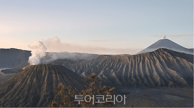 브로모 화산과 바톡산(Mount Batok)