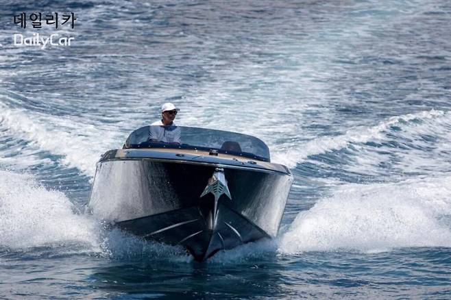 프라우셔 x 포르쉐 850 팬텀