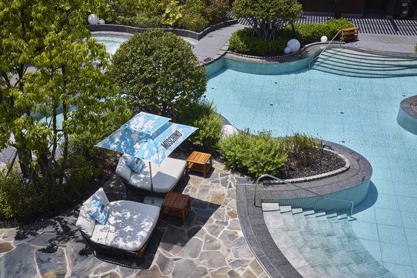 부산롯데호텔 모스키노 야외수영장. 부산롯데호텔 제공