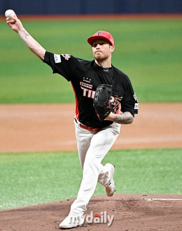 25일 오후 서울 고척동 고척스카이돔에서 진행된 '2025 프로야구 KBO리그' 키움히어로즈와 KIA타이거즈의 경기. 기아 올러가 선발등판해 역투하고 있다./마이데일리