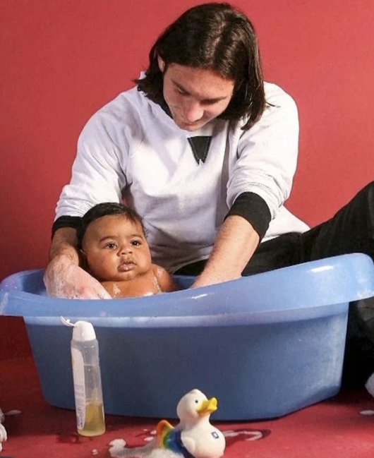 ▲ 라민 야말은 바르셀로나 대형 유망주다. 2007년생으로 2014년 바르셀로나 유소년 팀 \'라 마시아\'에 입단해 성장했고 1군 데뷔까지 해냈다. 빠른 발에 유럽 톱 클래스 잠재력이 있는 패스와 골 결정력을 보유해 메시 후계자로 불리고 있다. 스페인 지로나에서 열린 2024-25시즌 스페인 프리메라리가 5라운드에서 지로나를 4-1로 제압하는데 멀티골을 기록하며 \'세기의 재능\'을 유감없이 뽐냈다.