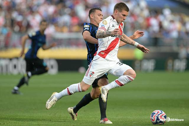 프랑코 마스탄투오노(오른쪽). /AFPBBNews=뉴스1