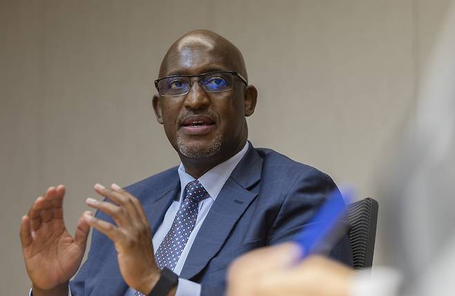 연합뉴스와 인터뷰하는 은쿠비토 주한 르완다대사 (서울=연합뉴스) 황광모 기자 = 바쿠라무차 은쿠비토 만지 주한 르완다대사가 16일 서울 종로구 연합뉴스 대회의실에서 르완다의 매력과 한국과의 관계 및 투자에 관해 인터뷰하고 있다. 2025.7.17
hkmpooh@yna.co.kr