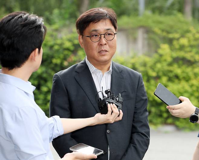 최휘영 문화체육관광부 장관 후보자가 14일 오전 서울 종로구 국립현대미술관에 마련된 인사청문회 준비 사무실로 첫 출근하며 취재진에게 소감을 말하고 있다. (사진=이데일리 김태형 기자).