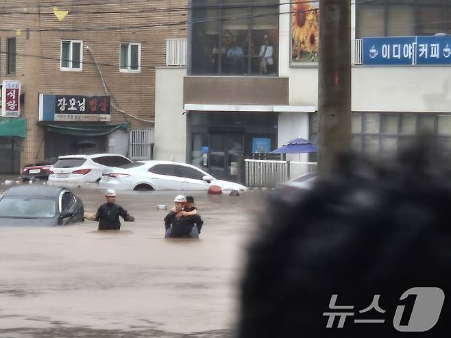 17일 대구 북구 노곡동 일대가 침수된 모습. (독자 제공.재판매 및 DB금지) 2025.7.17/뉴스1 ⓒ News1 신성훈 기자