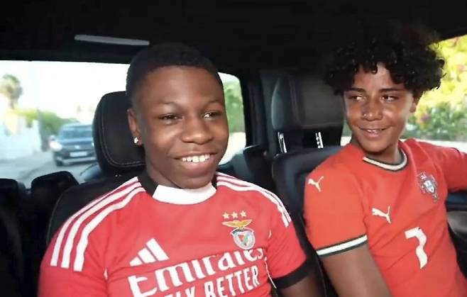 호날두 주니어(오른쪽)이 미국 스트리머 라카이와 인터뷰를 하고 있다. StreamersEra 'X' 영상 캡처