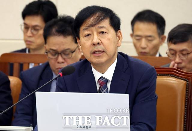 구윤철 경제부총리 겸 기획재정부 장관 후보자가 17일 서울 여의도 국회 기획재정위원회에서 열린 인사청문회에서 질의에 답변하고 있다. /뉴시스
