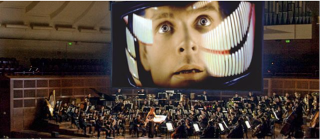 2016년 10월 미국 뉴욕에서 열린 '2001 스페이스 오딧세이' 필름 콘서트에서 뉴욕 필하모닉 오케스트라가 영화 삽입곡을 연주하고 있다. 뉴욕필 홈페이지