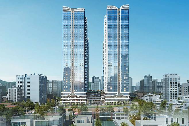 ‘서면 써밋 더뉴’(투시도)는 교통·쇼핑·교육·의료시설 등 풍부한 생활 인프라를 갖춘 부산 서면 노른자에 들어서는 데다 인근에 부산시민공원 촉진지구, 부전역 환승복합센터, BuTX 등 개발호재가 많아 수요자 관심이 크다.