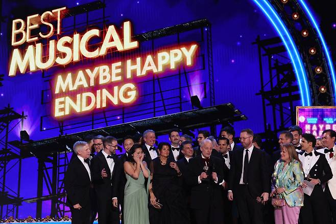 The cast and crew of "Maybe Happy Ending" accept the award for best musical during the 78th Tony Awards on Sunday, June 8, 2025, at Radio City Music Hall in New York. (AP-Yonhap)