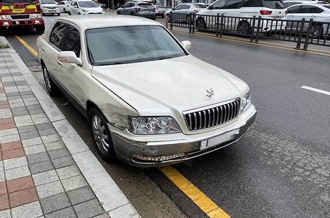 18일 오후 경기 부천 소사구 소사본동 한 사거리에서 발생한 교통사고 차량. 경기도소방재난본부 제공