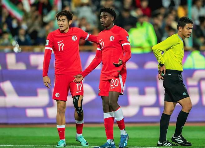 나이지리아계 홍콩 국가대표 공격수 마이클 우데불루조(가운데). /사진=우데불루조 SNS 캡처