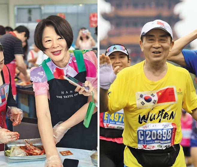 ํ์ฑ์ฃผ ์ค๊ตญ ์ฐํ ์ด์์ฌ ๋ถ๋ถ๋ ์ฌ์ 2๋
๋ฐ ๋์ ์ ๊ทน์ ์ผ๋ก ์ค๊ตญ์ธ๋ค์๊ฒ ๋ค๊ฐ๊ฐ๋ค. ์๋ด ์ด์ฑ๊ฒฝ์จ๋ ๊น์น ๋ด๊ทธ๊ธฐ ๋ด์ฌ๋ฅผ ํ๋ฉฐ ํ๊ตญ ๋ฌธํ๋ฅผ ์๋ ธ๋ค(์ผ์ชฝ). ํ ์ด์์ฌ๋ ์ฌ๋ฌ ์ฐจ๋ก ๋ง๋ผํค์ ์์ฃผํ๋ฉฐ ์ฐํ ์ฃผ๋ฏผ๋ค๊ณผ ์ด์ธ๋ ธ๋ค. /ํ์ฑ์ฃผ ์ฐํ ์ด์์ฌ