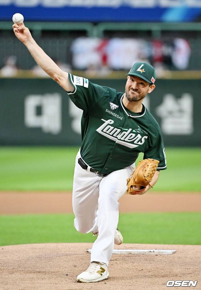 두산전 선발 등판해 투구하는 앤더슨.