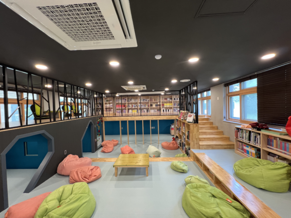 청북중학교 도서관.