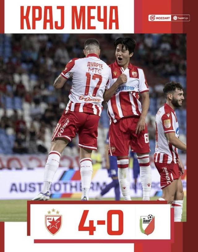 츠르베나 즈베즈다의 설영우가 20일 새 시즌 첫 경기에서 팀이 승리한 뒤 동료와 기쁨을 나누는 모습. 즈베즈다 SNS 제공