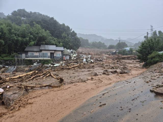 19일 산청군 부리 산청대로 모습. 경남소방본부 제공