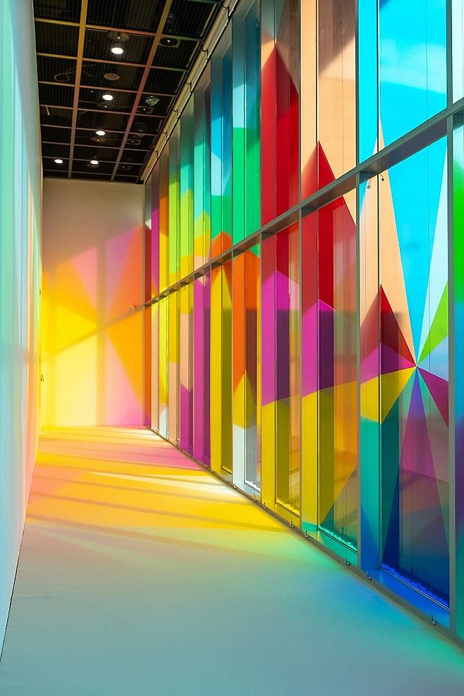 전남도립미술관 '기다려-색!'에 전시 중인 이은선 작 '삼각태양'.전남도립미술관 제공