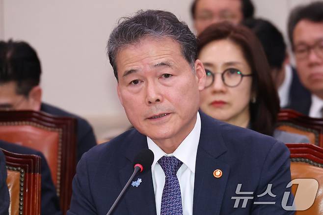 김영호 통일부 장관이 11일 오후 서울 여의도 국회에서 열린 외교통일위원회 전체회의에 출석해 의원 질의에 답하고 있다. 2025.3.11/뉴스1 ⓒ News1 이광호 기자