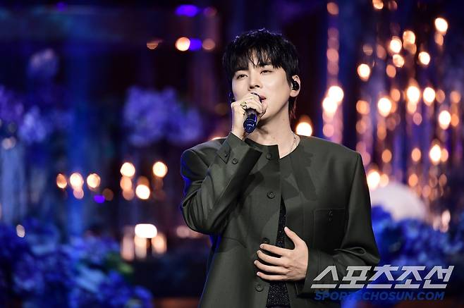 제4회 청룡시리즈어워즈(Blue dragon Series Awards)가 18일 인천 파라다이스시티에서 열렸다. 홍이삭이 감미로운 무대를 선보이고 있다. 인천=허상욱 기자 wook@sportschosun.com/2025.07.18/