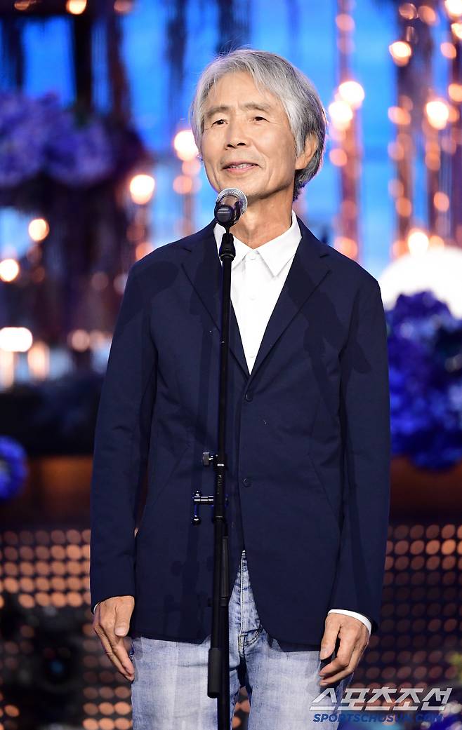 제4회 청룡시리즈어워즈(Blue dragon Series Awards)가 18일 인천 파라다이스시티에서 열렸다. 최백호가 감미로운 무대를 선보이고 있다. 인천=허상욱 기자 wook@sportschosun.com/2025.07.18/