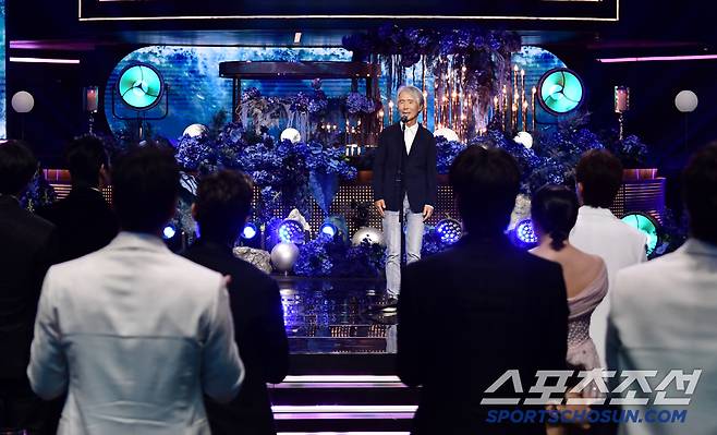 제4회 청룡시리즈어워즈(Blue dragon Series Awards)가 18일 인천 파라다이스시티에서 열렸다. 최백호가 감미로운 무대를 선보이고 있다. 인천=허상욱 기자 wook@sportschosun.com/2025.07.18/