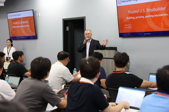 지난 16일(현지시간) 데이비드 김 한화 필리조선소 대표가 한국 특파원단을 대상으로 간담회를 진행하고 있다. 사진=한화오션 제공