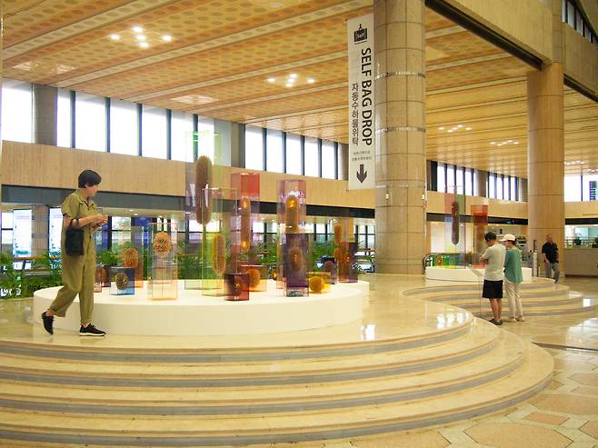 "Captivating Ruins" by Jang Yong-sun at Gimpo International Airport (KAMS)