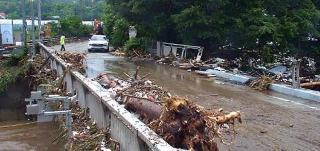 가평 조종천 월류한 대보교. 한강홍수통제소 CCTV 캡처