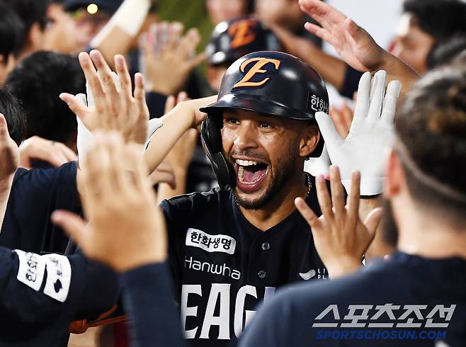 20일 수원 KT위즈파크에서 열린 한화-KT전. 7회초 2사 2루 리베라토가 투런포를 친 후 환호하고 있다. 수원=정재근 기자 cjg@sportschosun.com/2025.7.20/